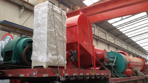 球磨機(jī)配套設(shè)備裝車發(fā)貨圖片